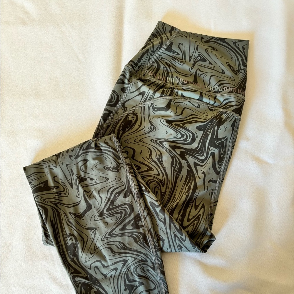 Wavy Green and Black Workout Leggings